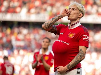 Alejandro Garnacho marcó un gol en su regreso a las canchas y lo festejó con dedicatoria a su hijo
