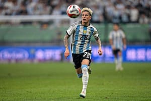 Alejandro Garnacho recibió el visto bueno de todos los referentes de la selección argentina que lo felicitaron por su debut con el equipo mayor. Imágenes de Instagram de Alejandro Garnacho.