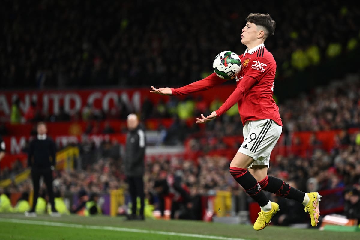 Alejandro Garnacho se destaca en Manchester United con apenas 18 años; hay aspectos por pulir en su juego y su actitud para que el chico al que apunta la selección argentina alcance su potencial.