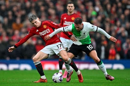 Alejandro Garnacho y Alexis Mac Allister fueron titulares en el duelo entre Manchester United y Liverpool