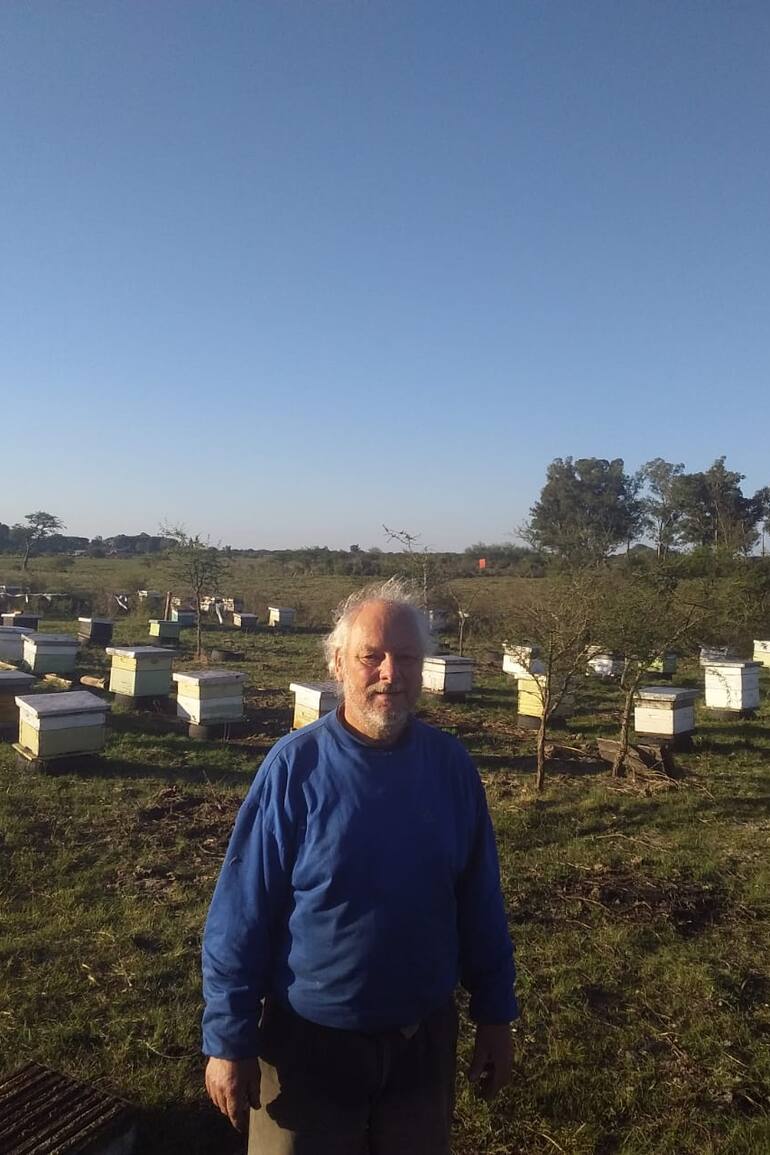 Alejandro Guillermo Giesenberg, apicultor de Colón, Entre Ríos.
