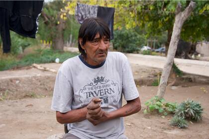 Alejandro Herman Olmos vive solo y del “lado malo” de Las Talas