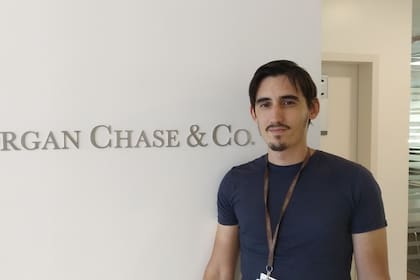 Alejandro Lago trabaja en servicios financieros