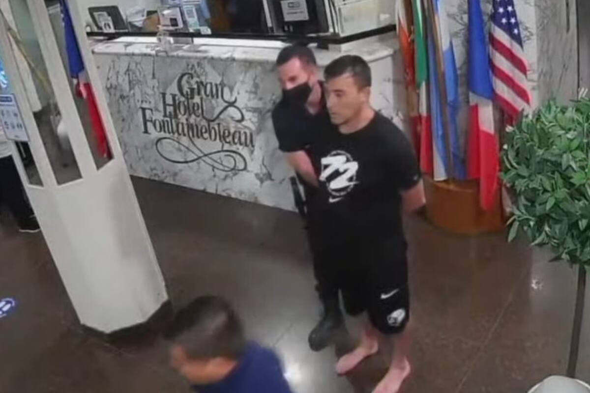 Alejandro Martínez, al ser detenido en el hotel Fountainebleu, de San Clemente del Tuyú
