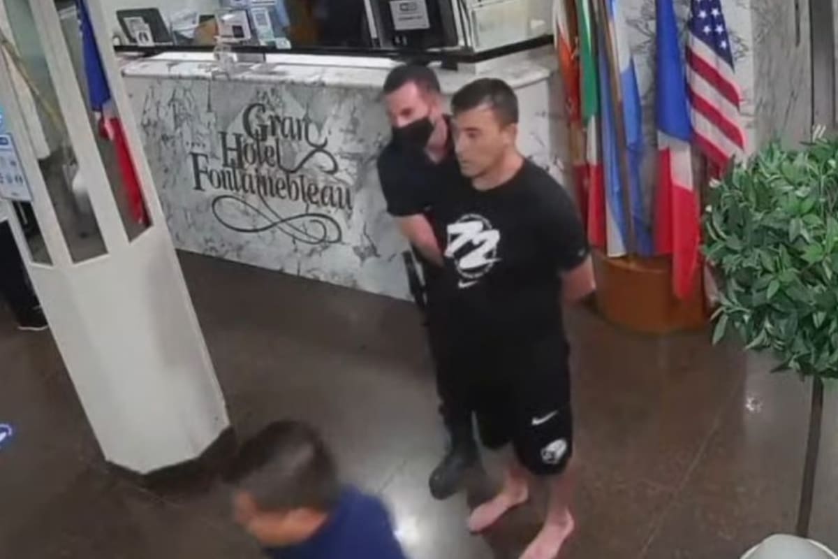 Alejandro Martínez, al ser detenido en el hotel Fountainebleu, de San Clemente del Tuyú