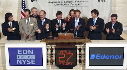 Marcelo Mindlin junto a su exsocio Alejandro McFarlane, en Wall Street, durante el debut de Edenor en el New York Stock Exchange en 2007