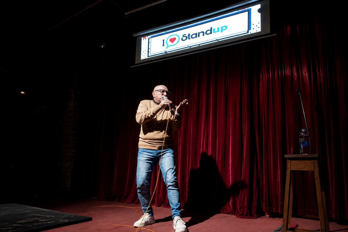 Alejandro Money, abogado de 72 años, encontró una nueva vocación sobre el escenario
