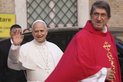 Alejandro Moral Antón el año pasado en Roma, junto al Papa León XIV