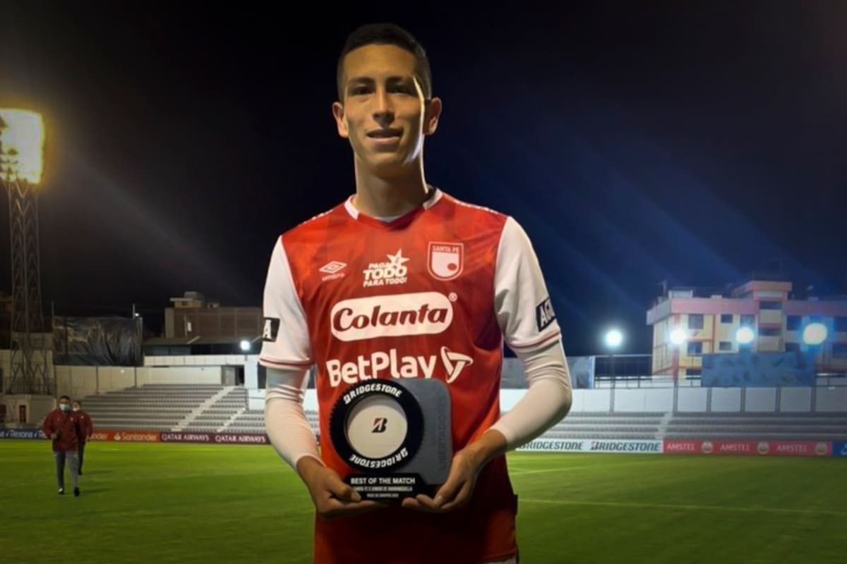 Alejandro Moralez, de Independiente de Santa Fe, el defensor colombiano que se convirtió en ídolo de River por una noche