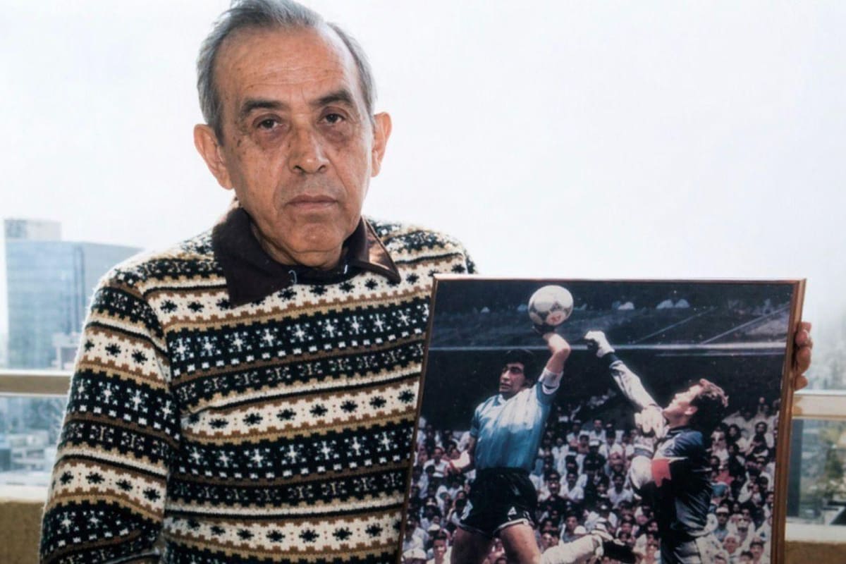Alejandro Ojeda Carbajal fue el fotógrafo mexicano que, en el Mundial 86, tomó la única foto en donde se ve el puño de Maradona tocando la pelota en el primer gol a los ingleses