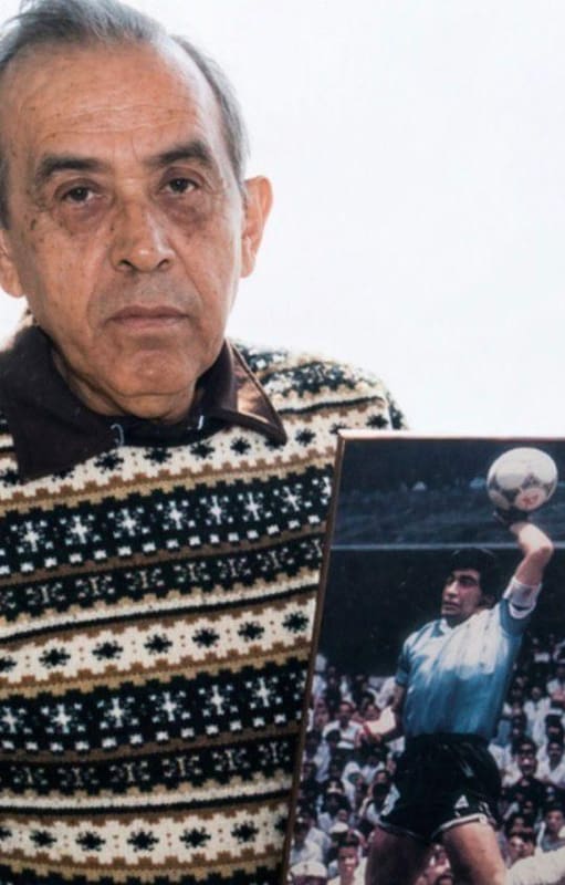 Alejandro Ojeda Carbajal fue el fotógrafo mexicano que, en el Mundial 86, tomó la única foto en donde se ve el puño de Maradona tocando la pelota en el primer gol a los ingleses