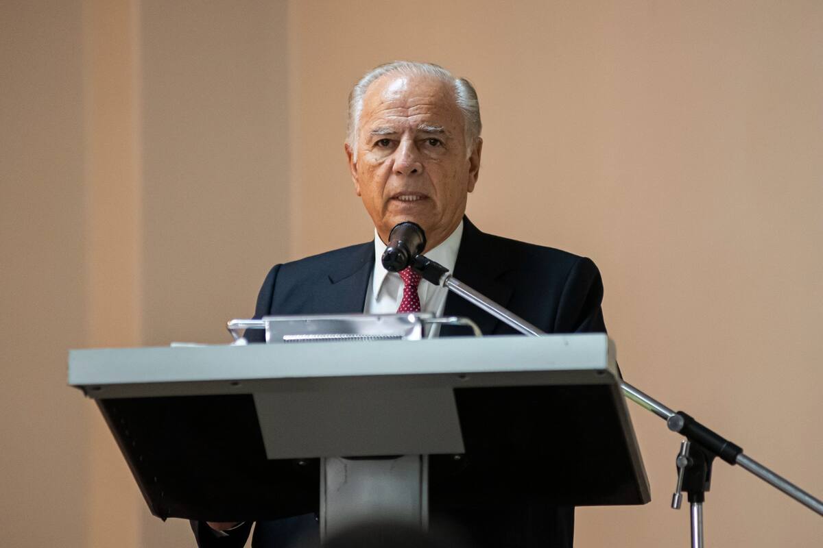 Alejandro Pedro Bulgheroni recibe el Doctor Honoris Causa de la Universidad de Congreso por su contribución al desarrollo energético y su compromiso social