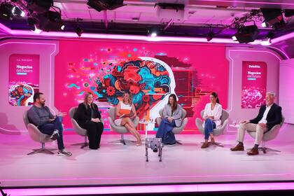 Alejandro Rinaldi (Andreani), Nadia Piskulic (Massalin Particulares), Carla Quiroga (LA NACION), Cecilia Raimundo (Aeropuertos Argentina), Ailén Flesia
(Cervecería y Maltería Quilmes) y Alejandro Lastra (Movistar Argentina)