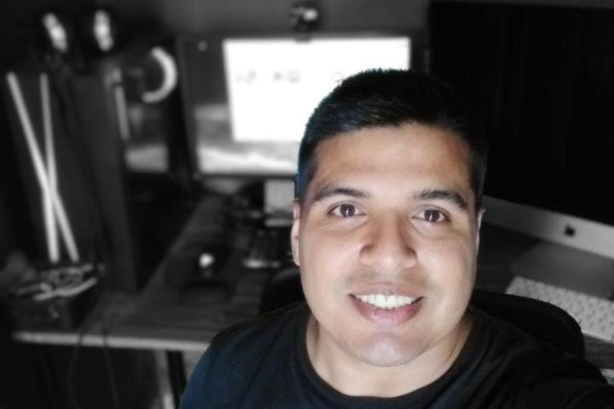 Alejandro Sabater tiene 30 años y trabaja como desarrollador web