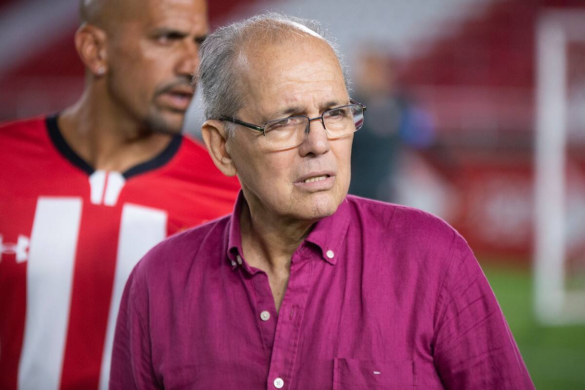 Alejandro Sabella en la presentación de la camiseta de estudiantes en enero de este ano.