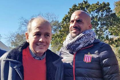 Alejandro Sabella junto con Juan Sebastián Verón, en un día muy especial para Estudiantes