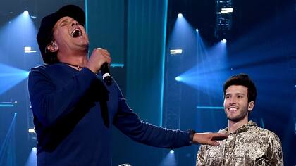 Alejandro Sanz, Carlos Vives, Alejandro Fernández, Natalia Lafourcade y René Pérez, durante sus ensayos antes de la ceremonia de los premios Grammy latinos