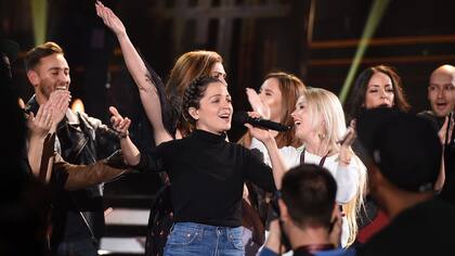 Alejandro Sanz, Carlos Vives, Alejandro Fernández, Natalia Lafourcade y René Pérez, durante sus ensayos antes de la ceremonia de los premios Grammy latinos
