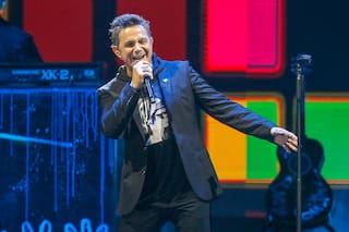 El recuerdo de su madre: Alejandro Sanz se emocionó con una sorpresa de sus fans