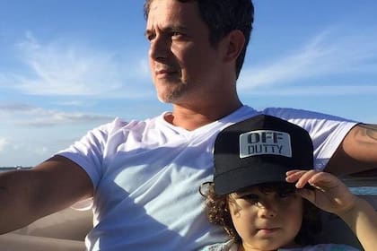Alejandro Sanz junto a su hijo (Foto Instagram @alejandrosanz)