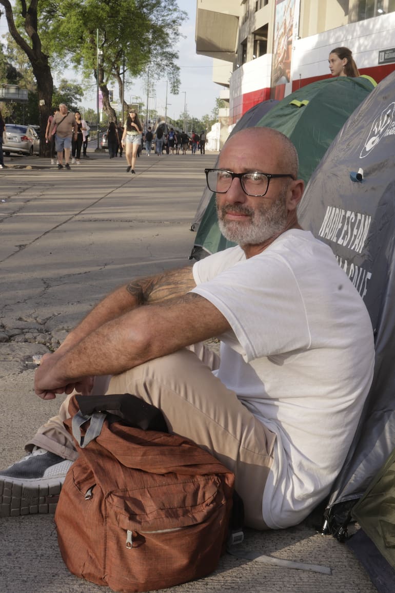 Alejandro tiene 57 años y por una mala inversión estuvo ocho meses en situación de calle