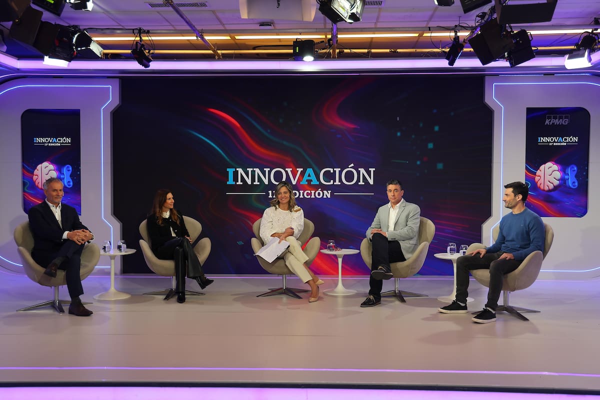Alejandro Winokur (Newmark), Vanina de Martino (CCU), Carla Quiroga (LA NACION), Eduardo Laens (Varegos) y Gonzalo Ozán (Naranja X)