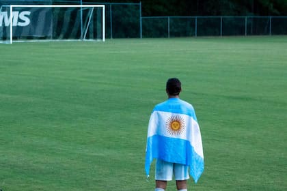 Alejo Binaghi, el mejor futbolista de la NAIA, con los colores que nunca olvida