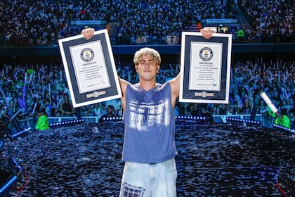 Alejo Igoa recibió dos Récord Guinness por superar los 110 millones de suscriptores en su canal de YouTube