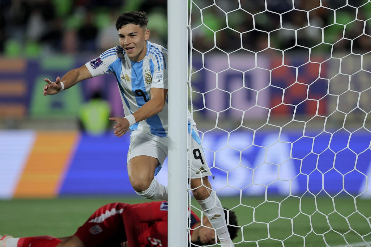 Alejo Sarco, autor de los dos primeros goles de la Argentina en el estreno frente a Cuba, en el Mundial Sub 20, de Chile; los juveniles enseñaron poder de fuego y también desatenciones defensivas
