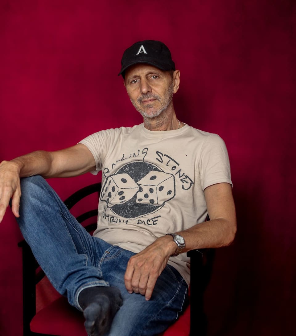 Alejo Stivel, un argentino que, sin dejar de serlo, se volvió imprescindible para entender el rock y la canción de otro país