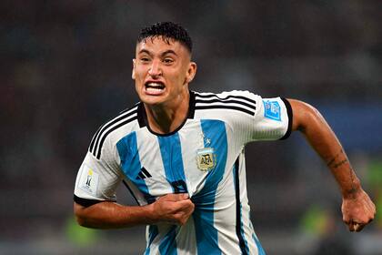 Alejo Véliz le dio la rápida igualdad a la selección argentina que arrancó perdiendo en Santiago