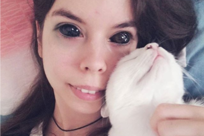 Aleksandra Sadowska es una influencer polaca; demandó a su tatuador y cree que quedará completamente ciega.