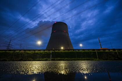 Alemania cerrará las tres centrales nucleares que le quedan el 15 de abril, apostando por poder cumplir sus ambiciones ecológicas sin energía atómica a pesar de la crisis energética provocada por la guerra de Ucrania.