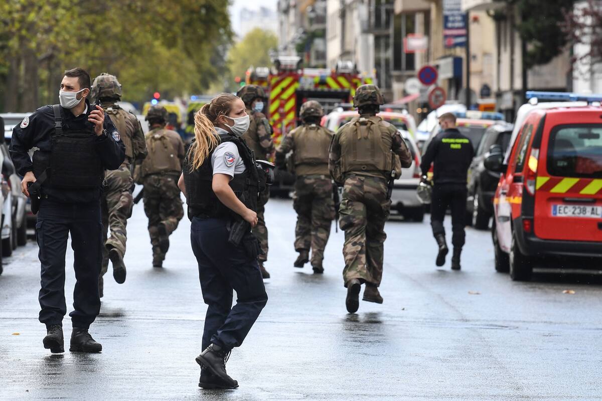 Alerta en París: cuatro heridos por un ataque con arma blanca cerca de la antigua sede de Charlie Hebdo