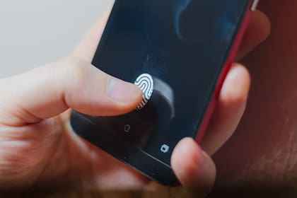 Alerta por un troyano que bloquea el sensor de huella digital en Android y obliga a ingresar con un PIN o contraseña
