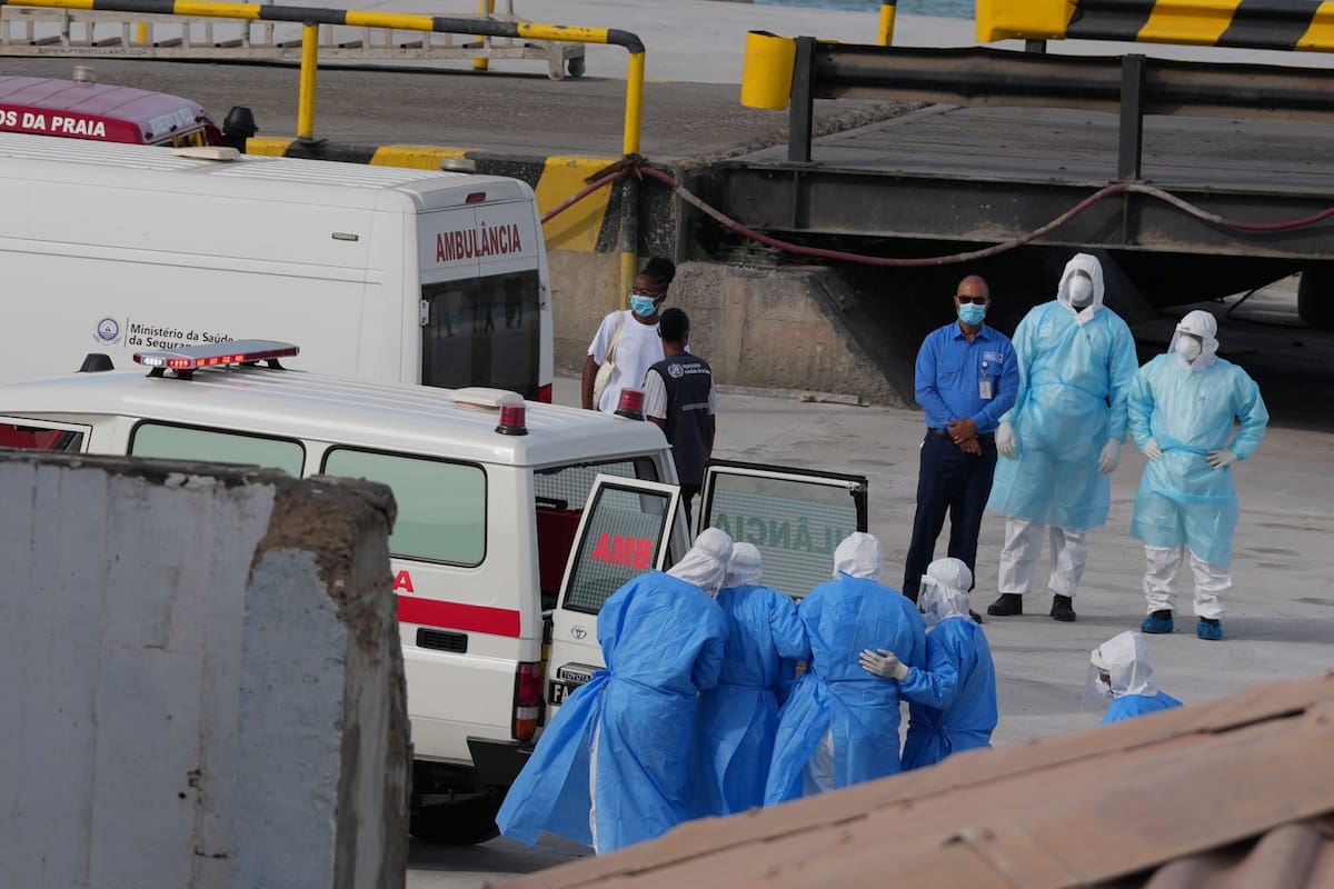 Alerta sanitaria: Suiza confirma un nuevo caso de hantavirus procedente del crucero
(AP/Misper Apawu)