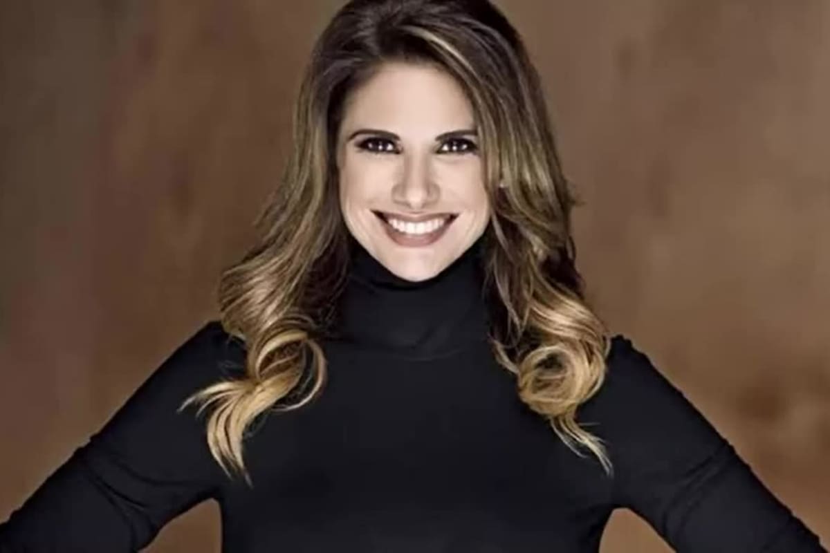 Alessandra Rampolla mostró una foto vintage propia y la comparó con un retrato actual para mostrar los cambios que experimentó su imagen