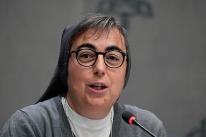 Alessandra Smerilli, secretaria general del Dicasterio para la Promoción de Desarrollo Humano Integral, en el Vaticano el 30 de septiembre del 2025. (AP foto/Gregorio Borgia)