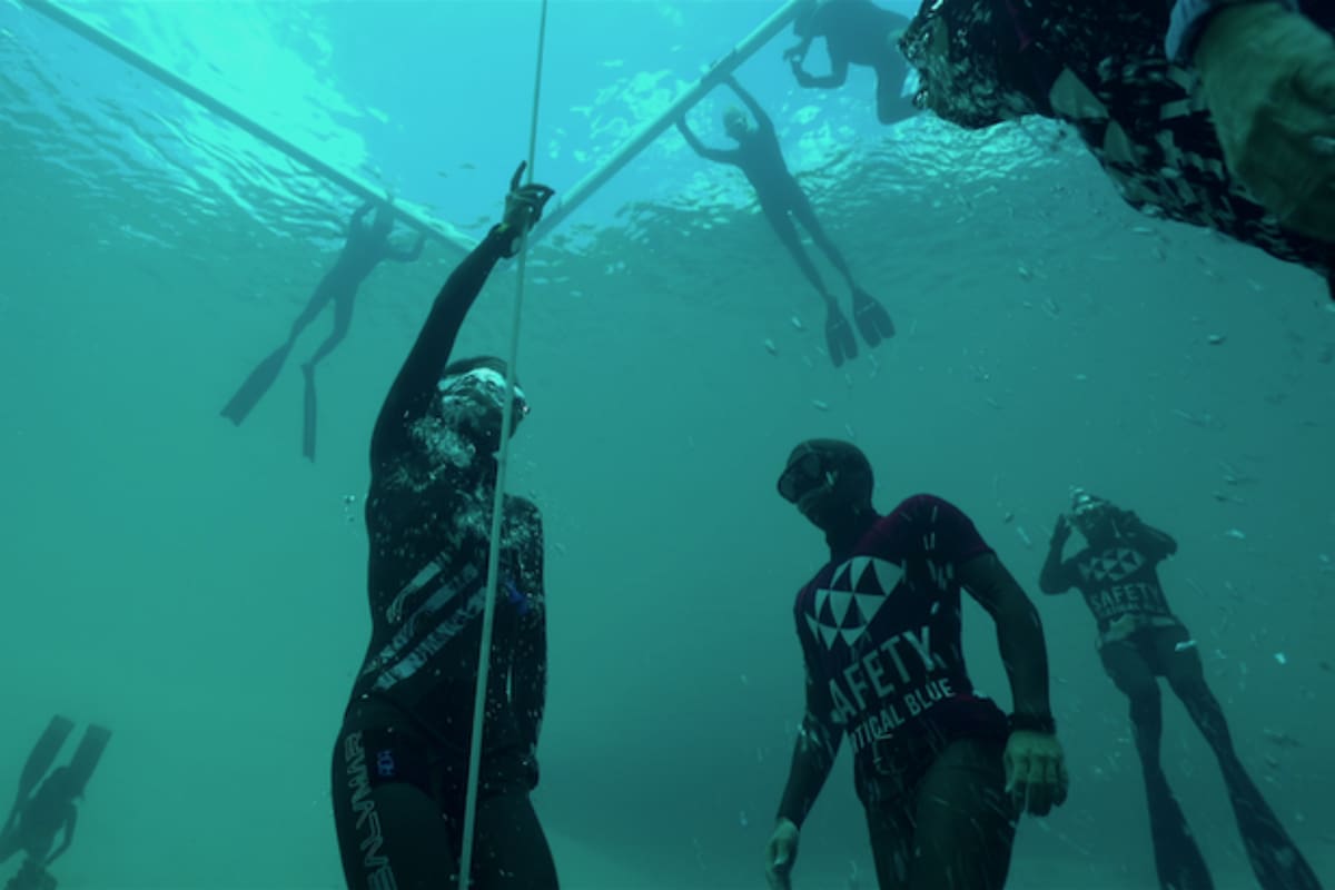Alessia Zecchini y Stephan Keenan se sumergieron en el deporte de apnea para lograr superar el récord mundial