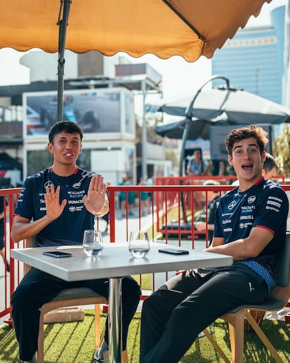 Alex Albon y Franco Colapinto, los pilotos de la escudería Williams Racing (Foto: Instagram @williamsracing)
