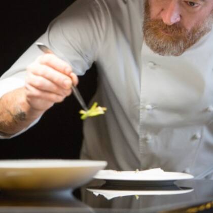 Alex Atala en ejercicio. Gentileza Netflix
