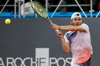Alex Barrena y su revés de dos manos en la final contra Mena