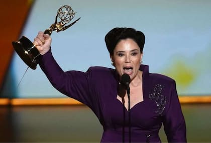 Alex Borstein, de The Marvelous Mrs. Maisel, se llevó el Emmy a mejor actriz de reparto en comedia