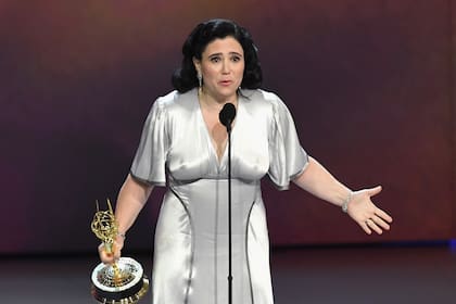 Alex Borstein, irreprimible ganadora como mejor actriz de reparto por The Marvelous Mrs. Maisel