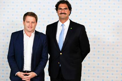 Alex Campbell junto a Leonardo Sarquís