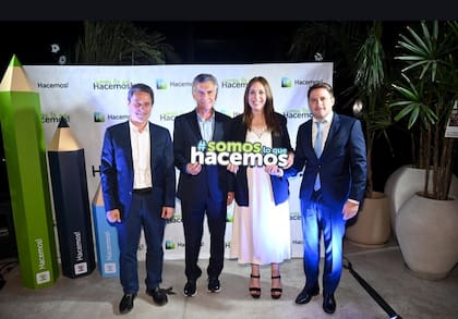 Alex Campbell junto a María Eugenia Vidal y Mauricio Macri en un evento de la fundación Hacemos Argentina, al que también asistió Sergio Siciliano