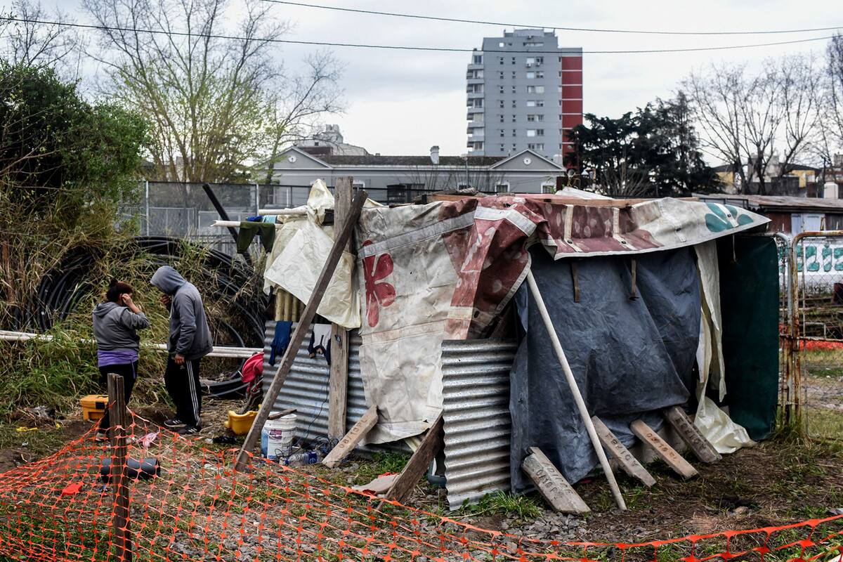 Alex Campbell presentó un proyecto en la Legislatura bonaerense para que no puedan acceder a los programas asistenciales provinciales quienes participen de usurpaciones de terrenos