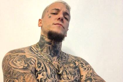 Alex Caniggia le dedicó unos versos particulares al covid, tras dar negativo su hisopado
