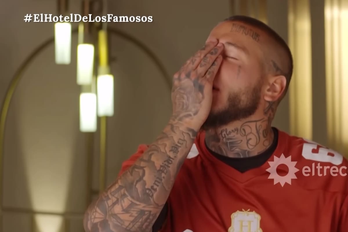 Alex Caniggia tuvo que recibir oxígeno en medio de un desafío de El Hotel de los Famosos. Foto/Captura: eltrece