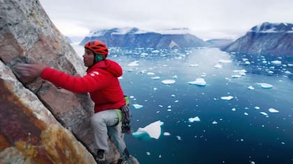 Alex Honnold escaló el monolito Ingmikortilaq en Groenlandia